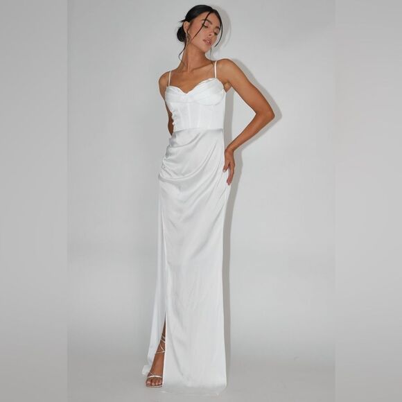 Selfie Leslie Secret Sweetheart Neckline Split Maxi Dress in White Size Large - Picture 2 of 12